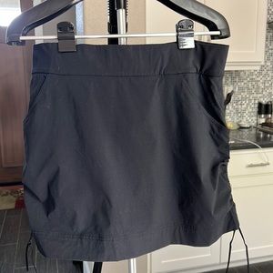Columbia skort with pockets and cute ties on the side. Size large. Like new